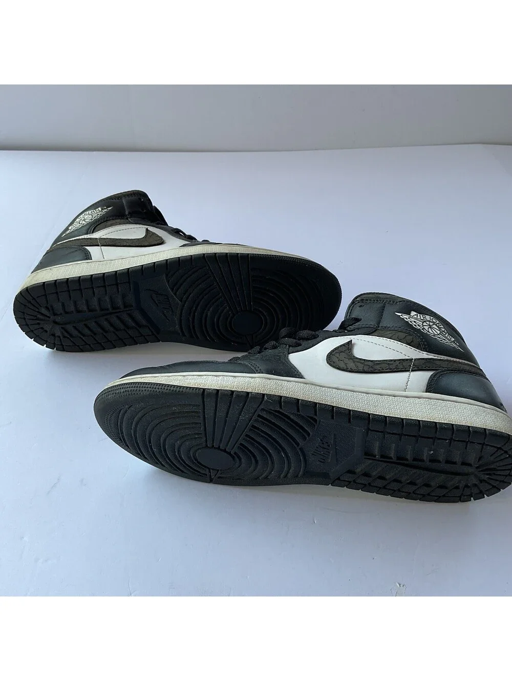 Air Jordan 1 SE Mid Panda Elephant Size 9